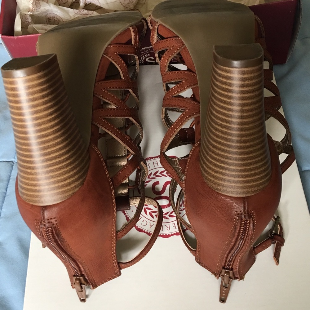 Like New! Cognac Sexy spring and summer heels - Picture 2 of 6